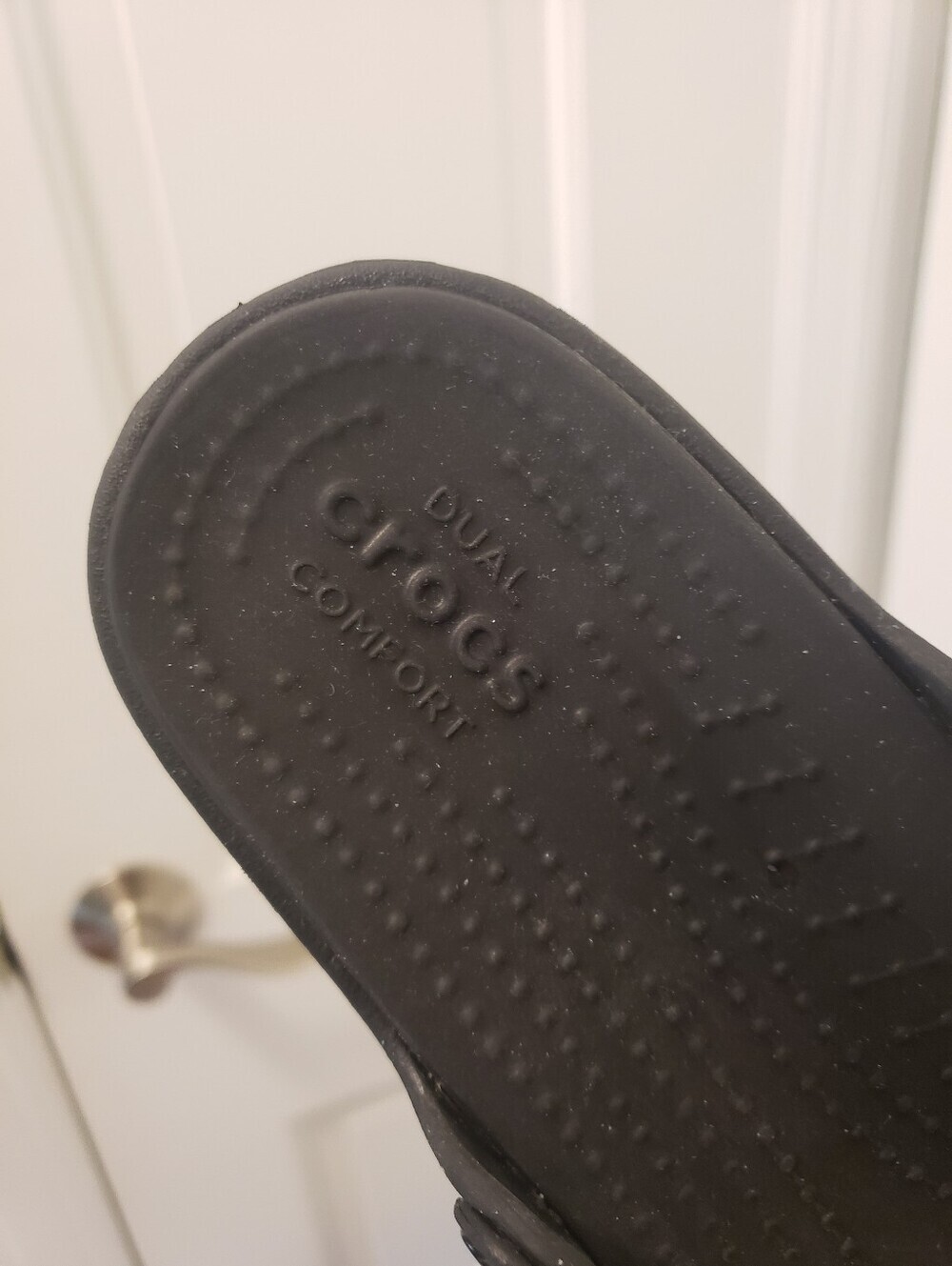CROCS Black Sanrah Silvertone Hammered Circle Embellishments Slide Sandals Sz 9 - Picture 3 of 12